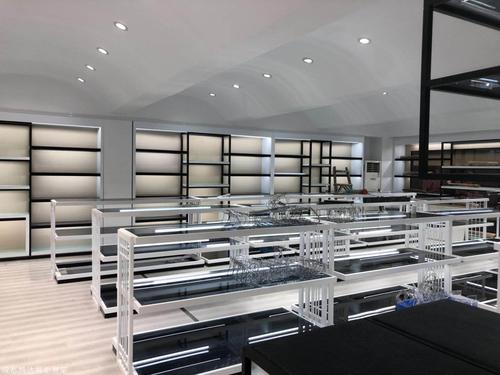 成都騰達(dá)展柜 匠心定制，成就酒店用品展示新高度